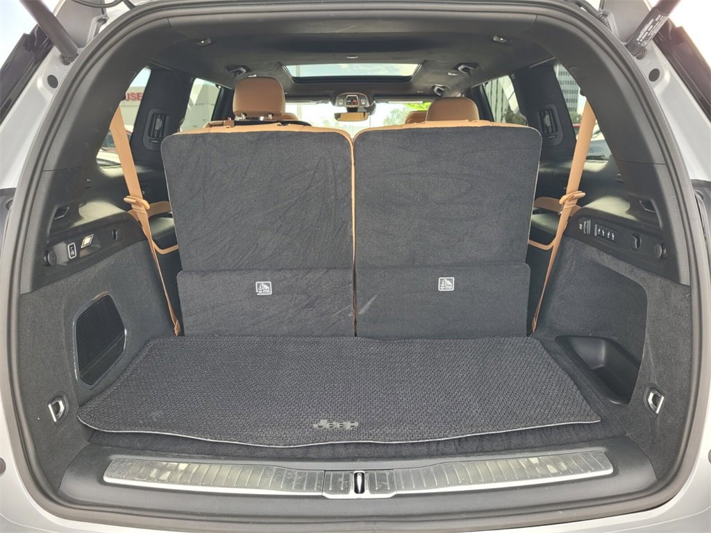 Used 2025 Jeep Grand Cherokee L Summit image 10