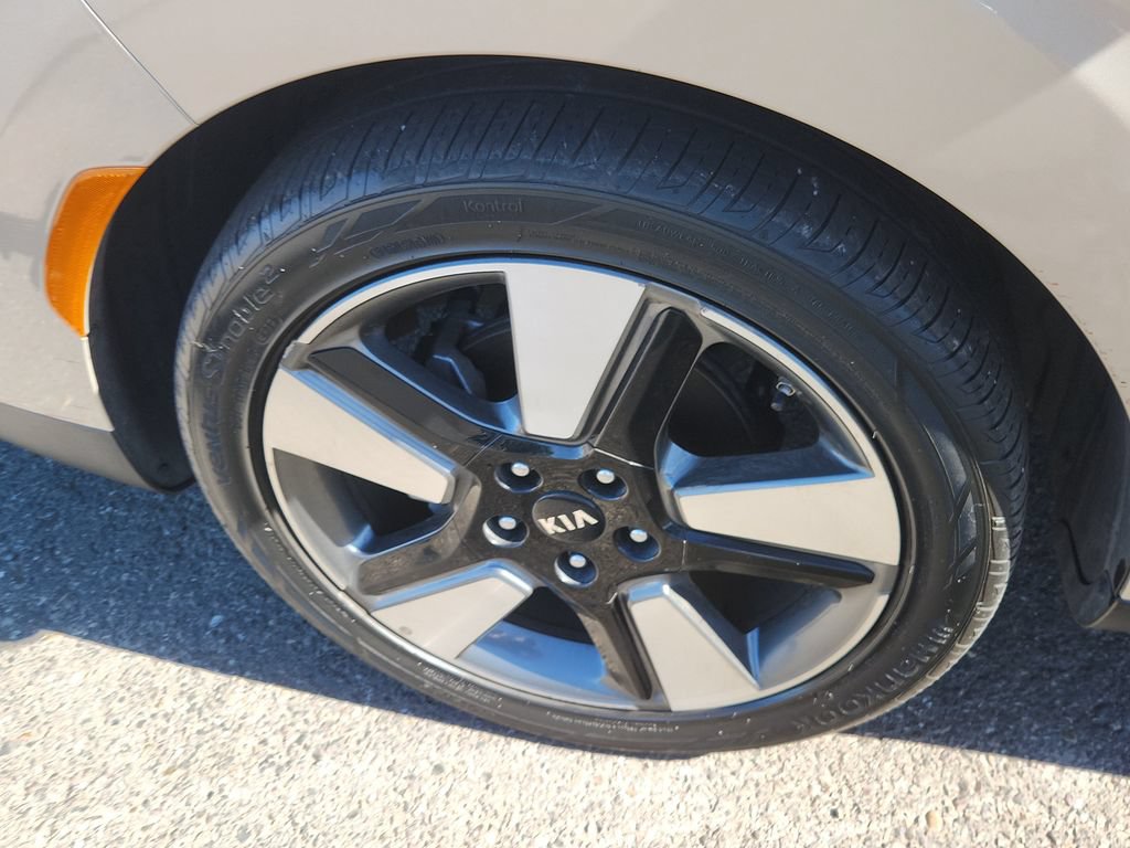 Used 2020 Kia Soul EX w/ Option Group 015 FWD image 17