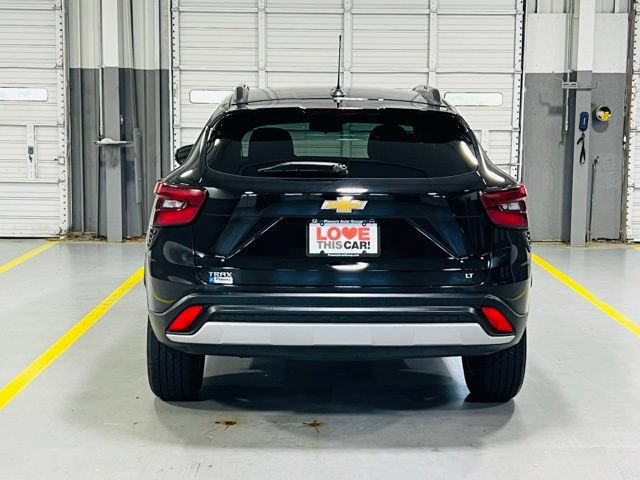 Used 2025 Chevrolet Trax LT FWD image 15
