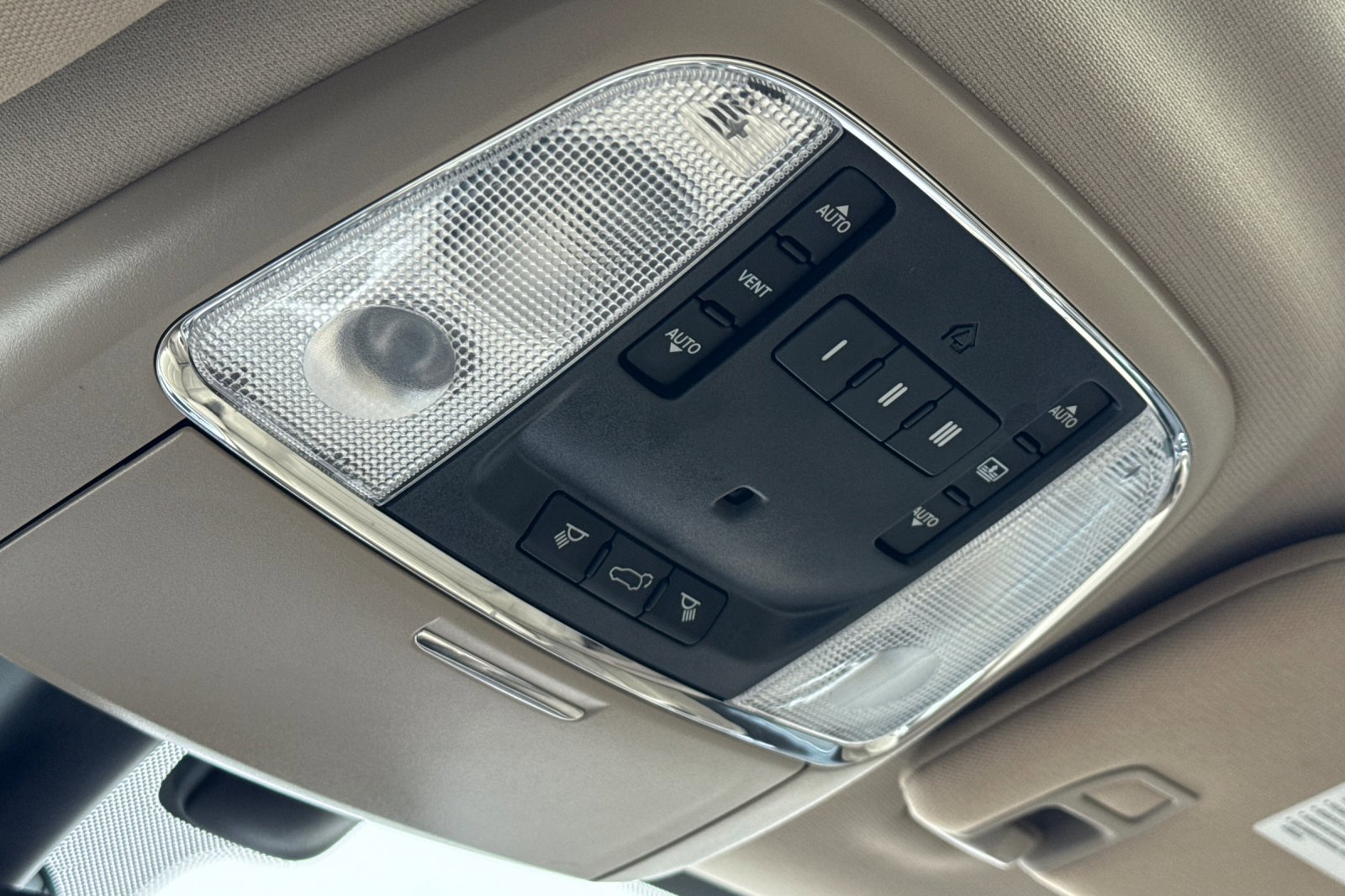 Used 2018 Jeep Grand Cherokee Overland AWD/4WD image 24