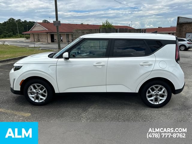 Used 2025 Kia Soul LX w/ LX Technology Package FWD image 9