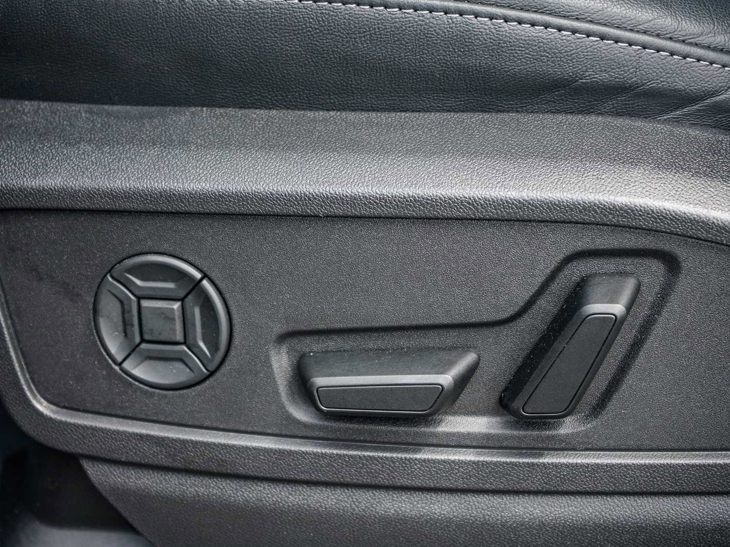 Used 2025 Audi Q5 Premium w/ Convenience Package AWD/4WD image 20