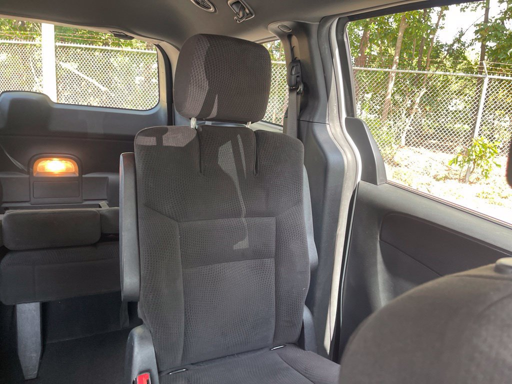 Used 2017 Dodge Grand Caravan SE FWD image 14