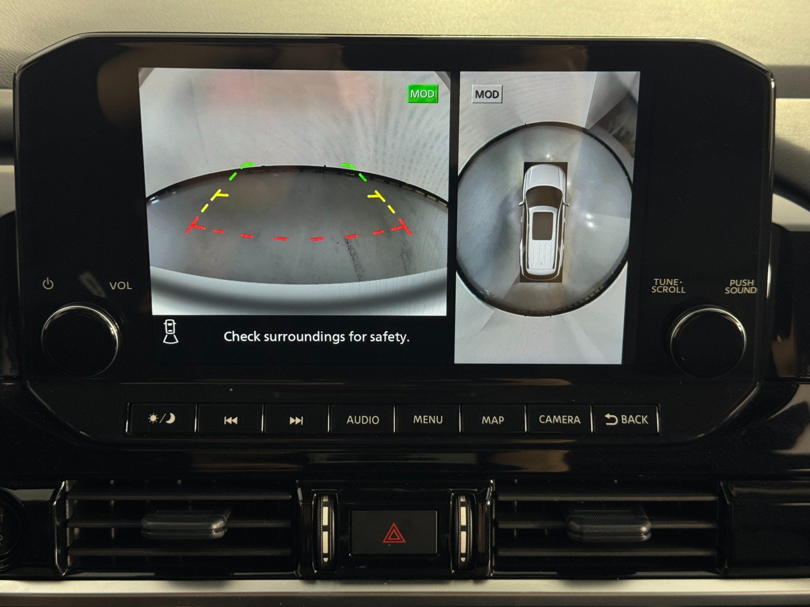 Used 2025 Nissan Pathfinder SL AWD/4WD image 24