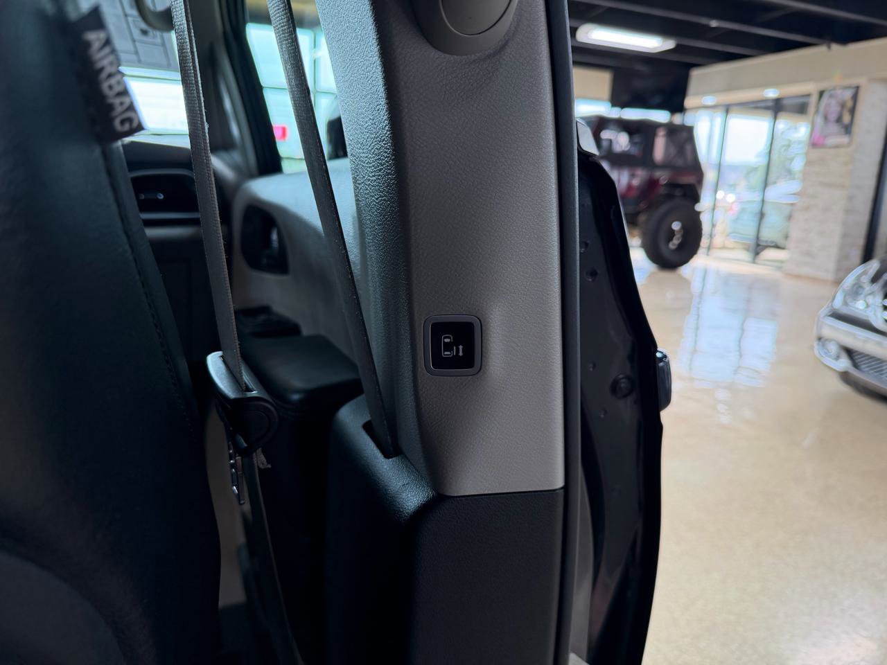 Used 2019 Chrysler Pacifica Touring-L image 23