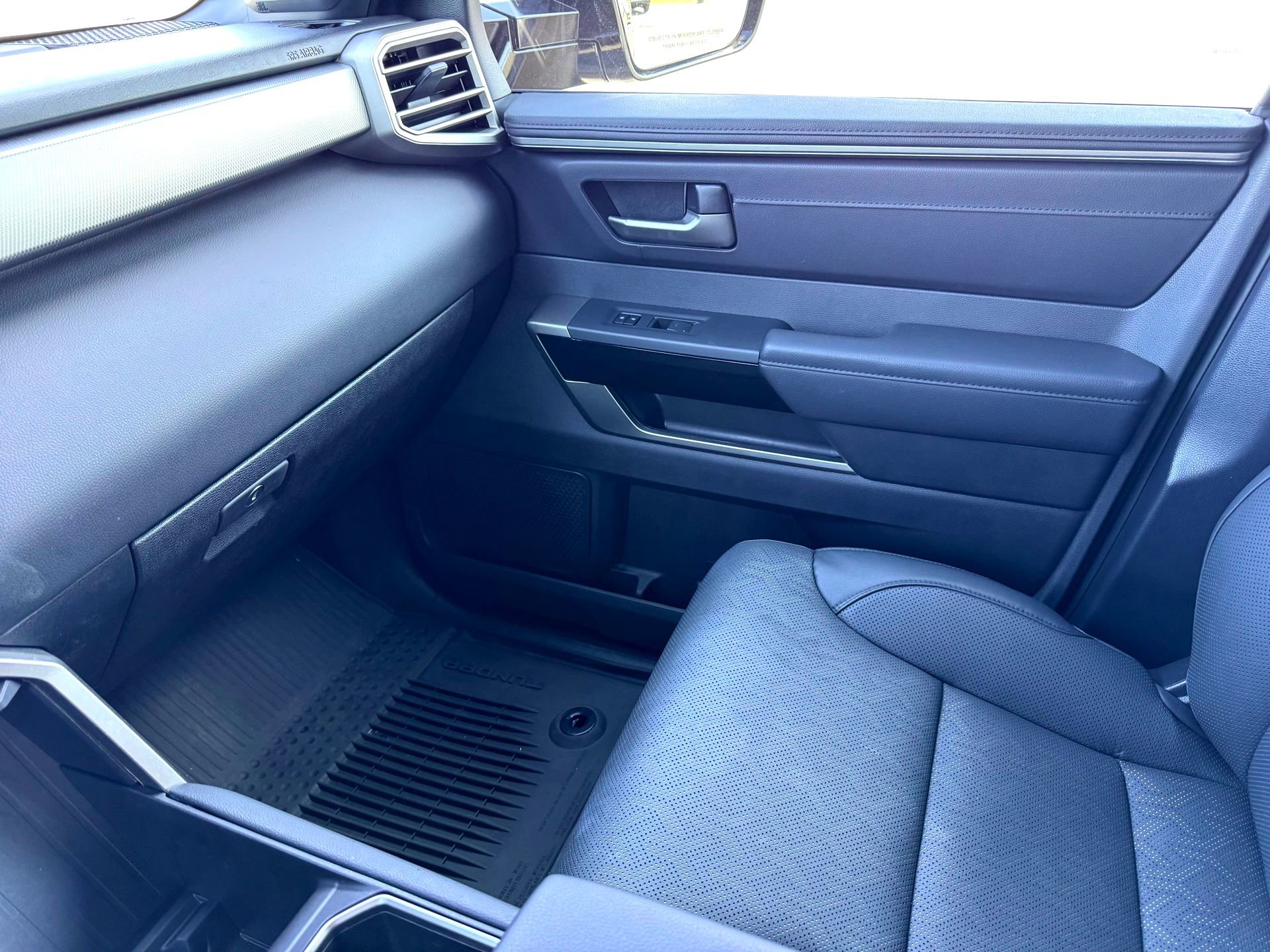 Used 2025 Toyota Tundra Limited image 35