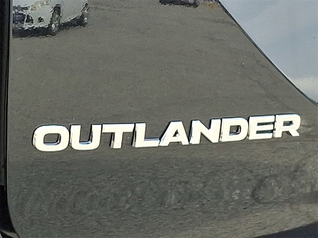 New 2025 Mitsubishi Outlander SE image 11