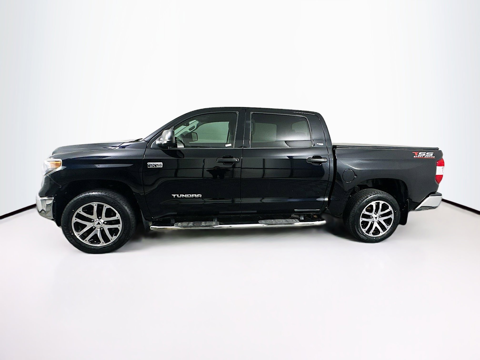 Used 2018 Toyota Tundra SR5 w/ SR5 Upgrade Package image 4