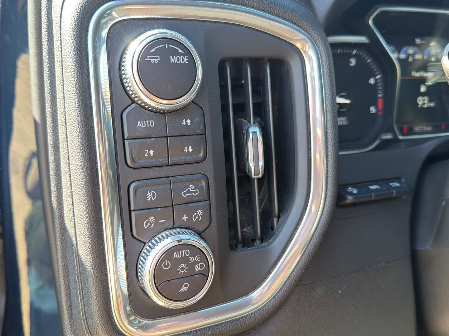 Used 2021 GMC Sierra 2500 Denali w/ Denali Ultimate Package AWD/4WD image 17