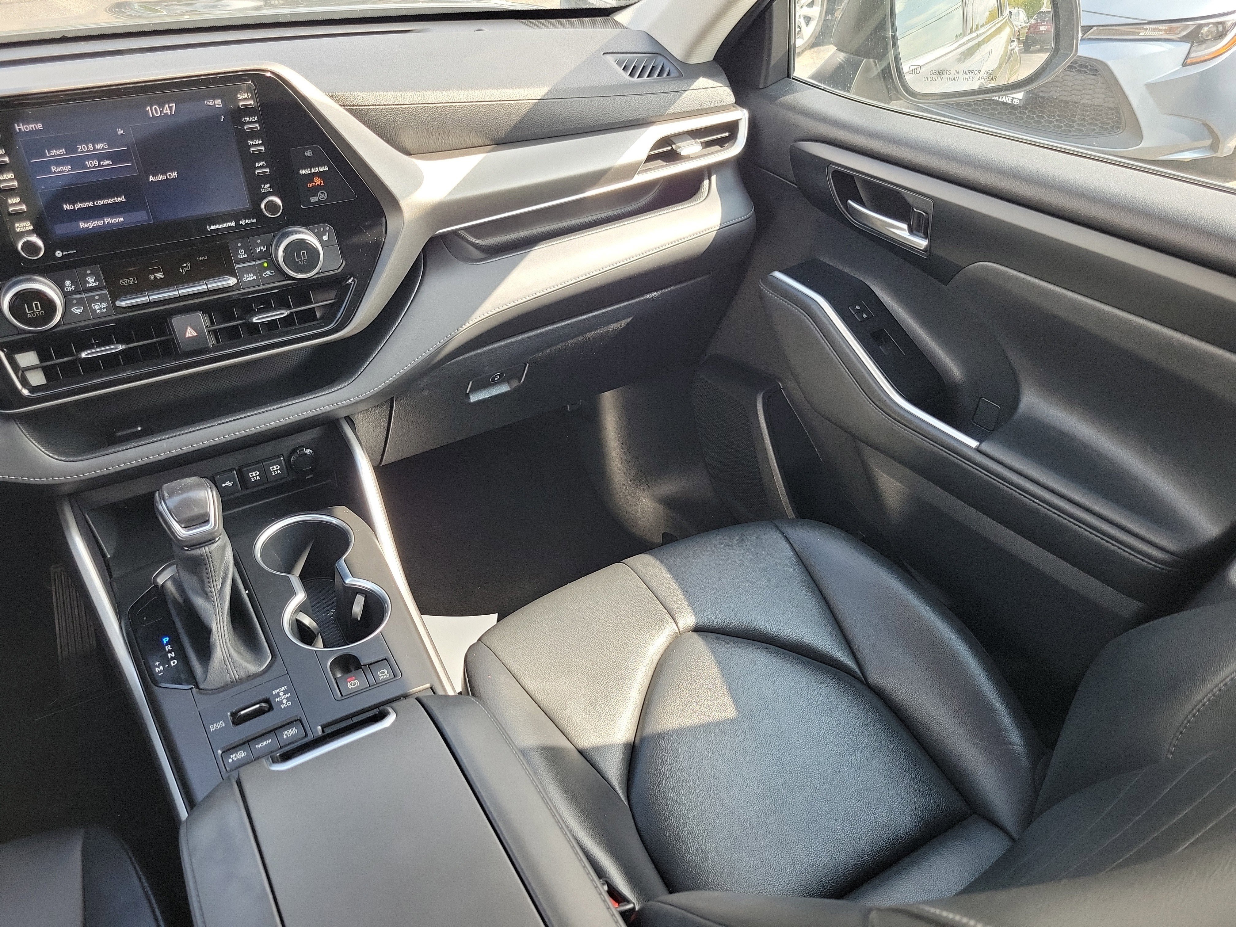 Used 2021 Toyota Highlander XLE image 17