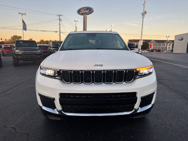 Used 2024 Jeep Grand Cherokee L Limited AWD/4WD image 2