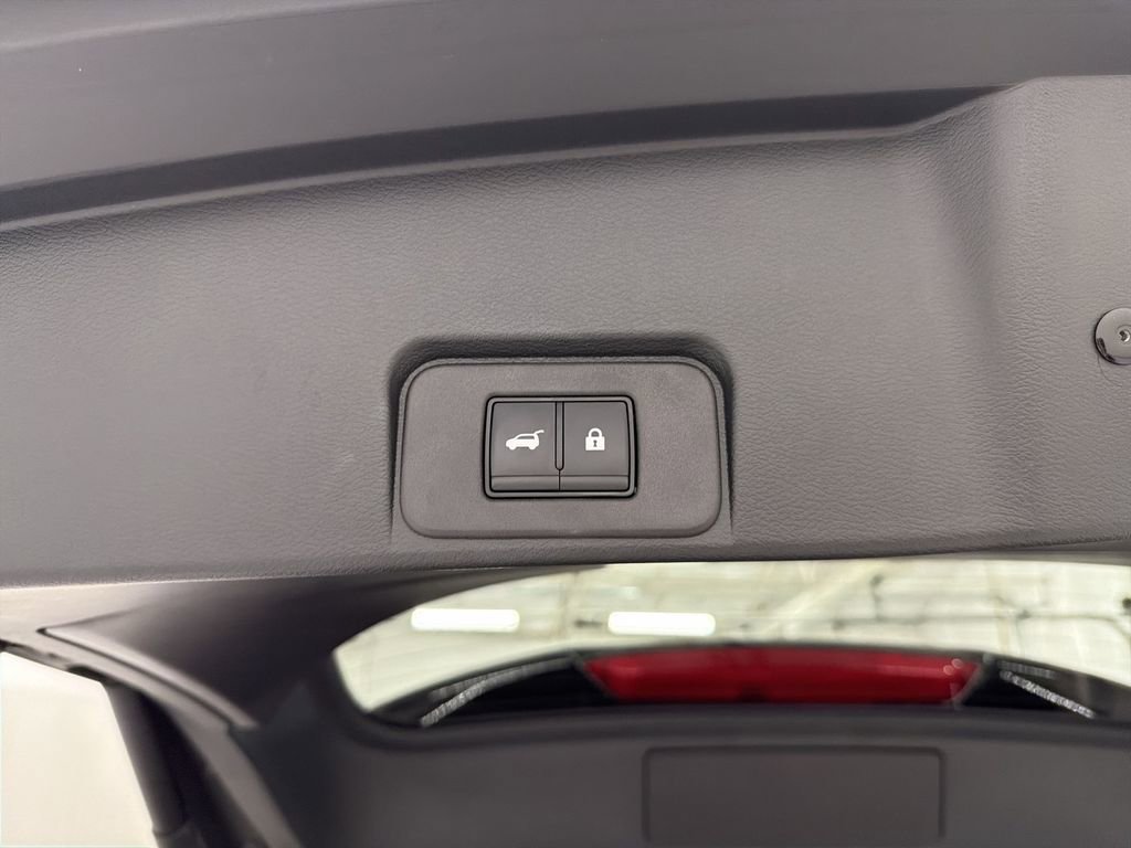 Certified 2025 Nissan Rogue SL w/ Tech Package FWD image 17