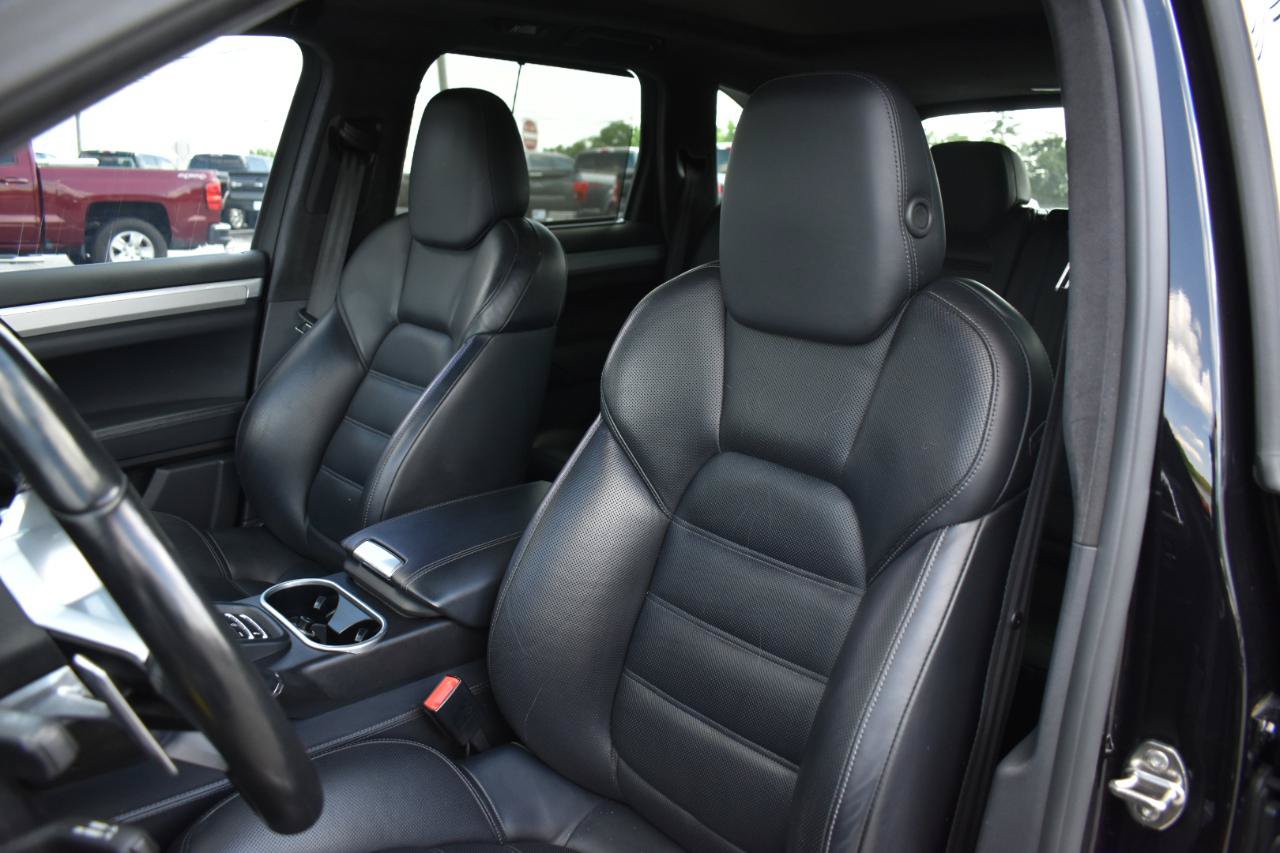 Used 2015 Porsche Cayenne Turbo AWD/4WD image 25