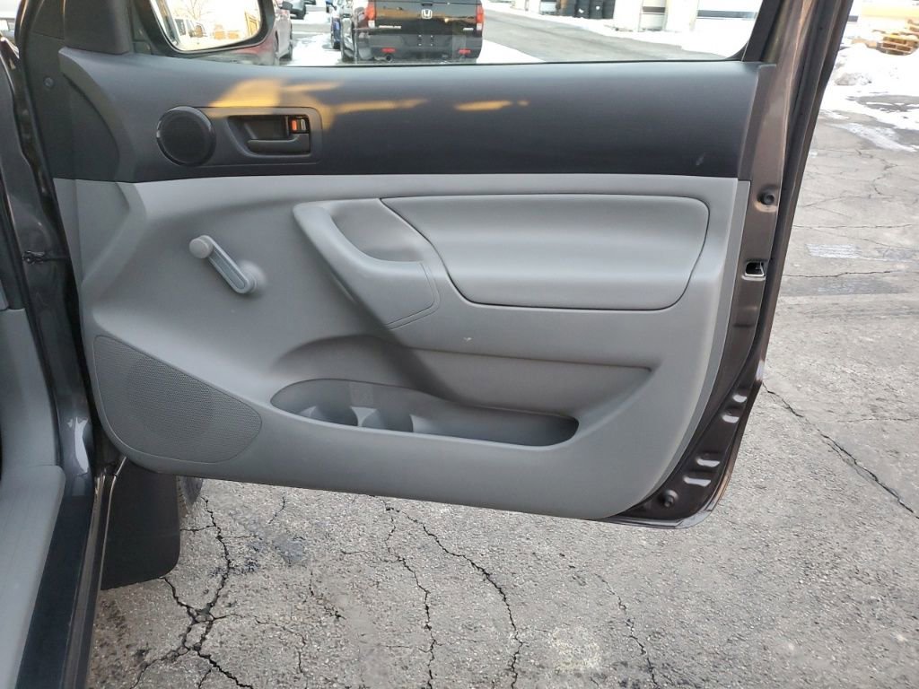 Used 2013 Toyota Tacoma 4x4 Regular Cab image 22