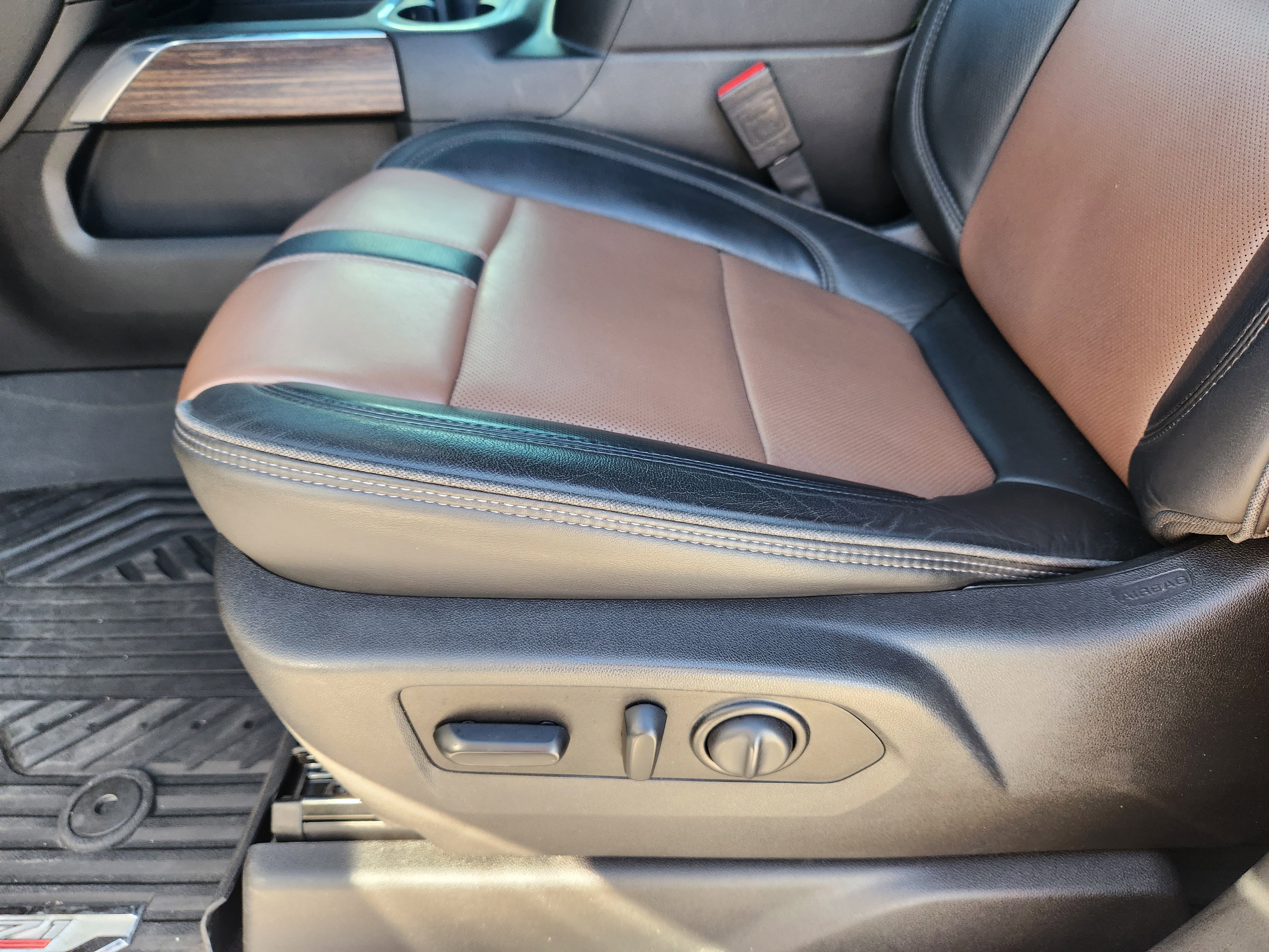 Certified 2020 Chevrolet Silverado 2500 High Country w/ Technology Package image 26