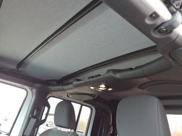 Used 2023 Jeep Gladiator Mojave AWD/4WD image 15