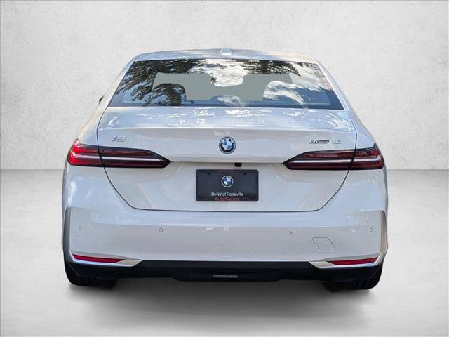 New 2026 BMW i5 eDrive40 w/ Convenience Package image 6