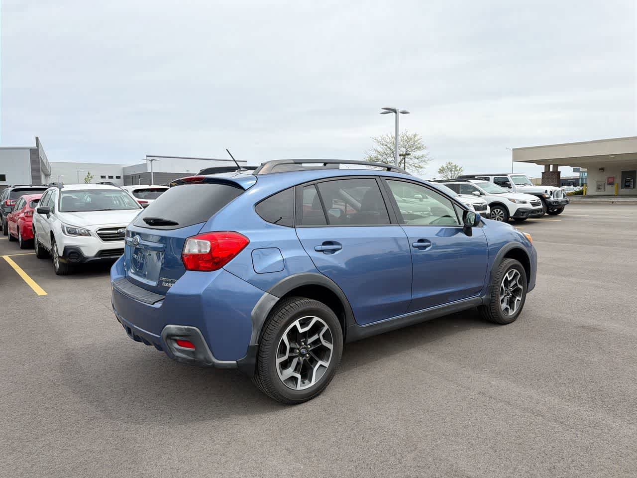 Used 2017 Subaru Crosstrek 2.0i Premium w/ Moonroof Package AWD/4WD image 13