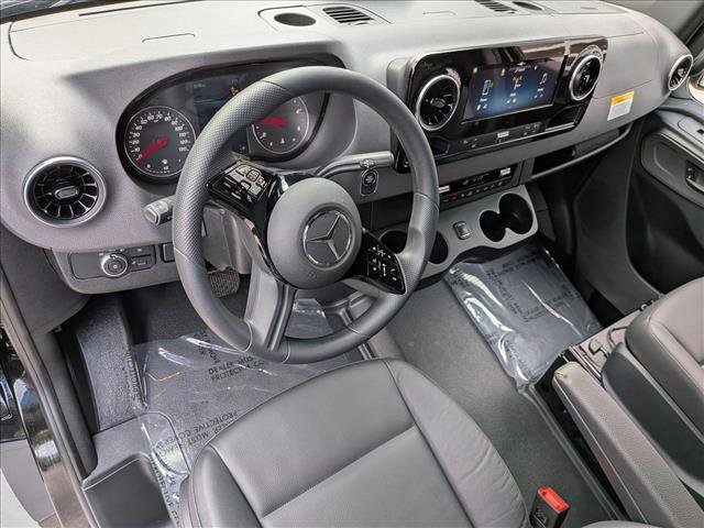 Used 2025 Mercedes-Benz Sprinter 2500 image 10