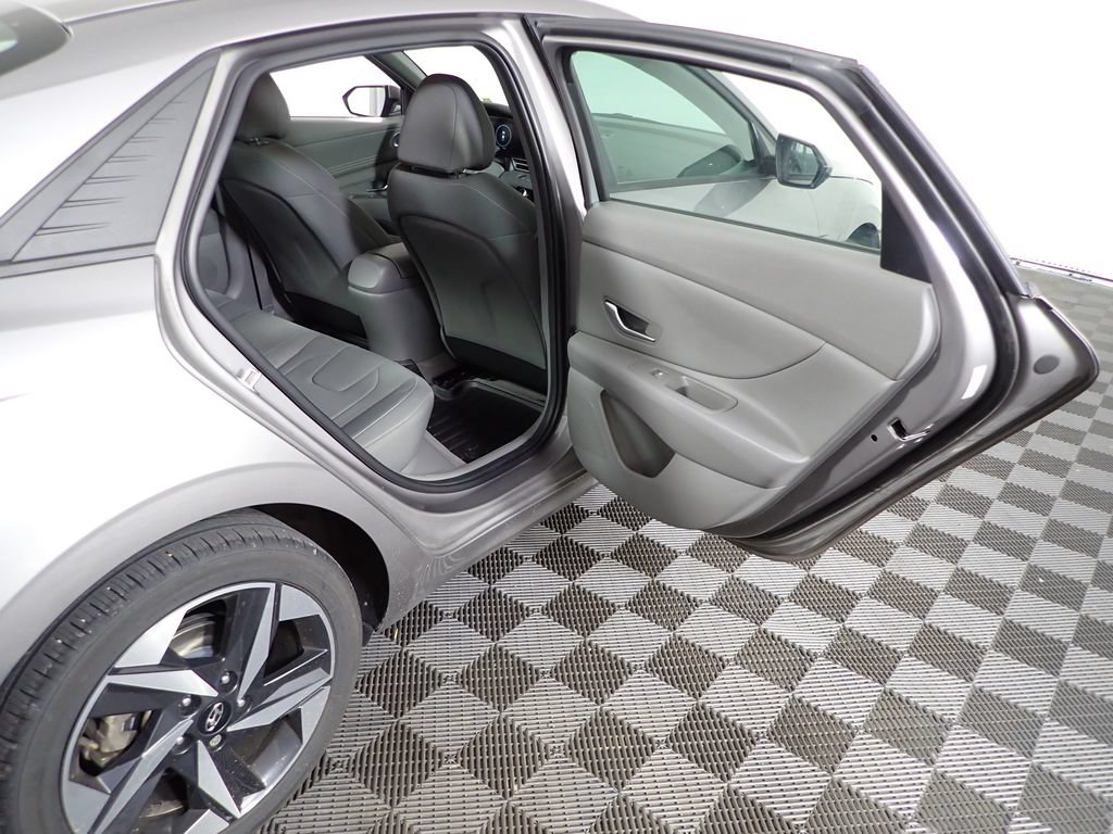 Used 2023 Hyundai Elantra SEL w/ Convenience Package FWD image 33