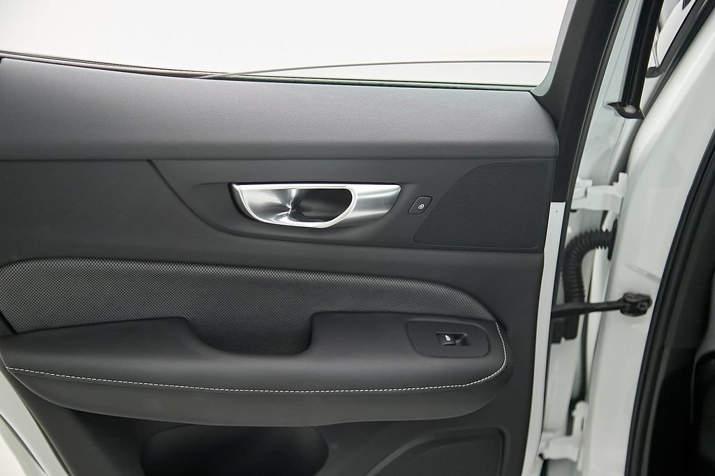 Certified 2025 Volvo S60 B5 Ultra AWD/4WD image 22