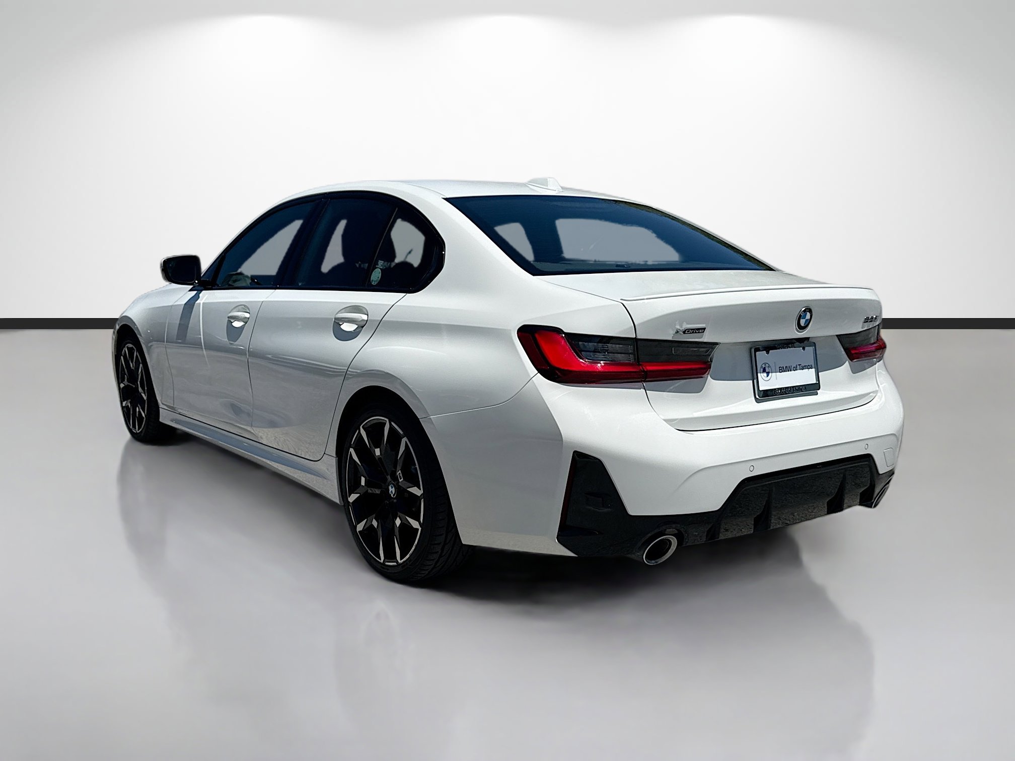 Used 2026 BMW 330i xDrive Sedan w/ M Sport Package AWD/4WD image 5