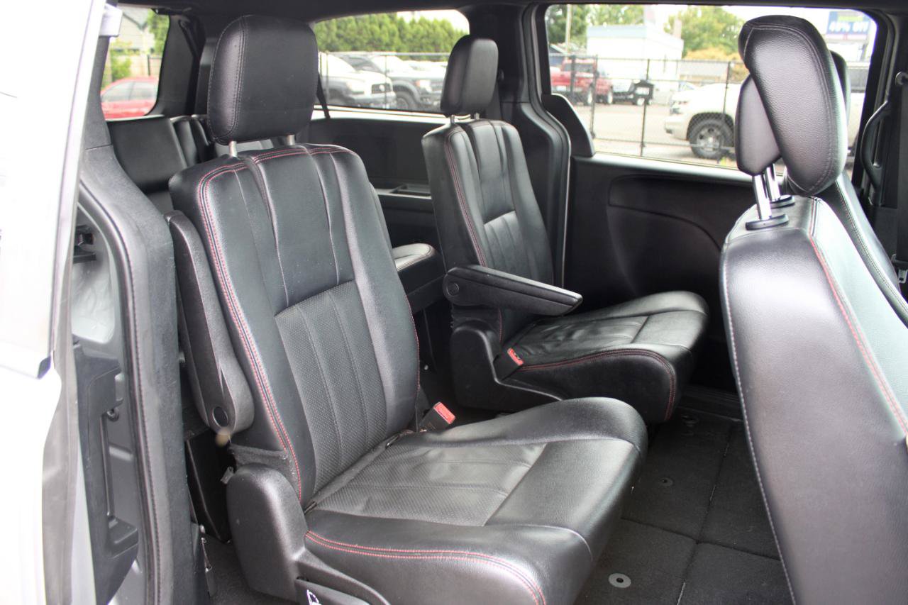 Used 2016 Dodge Grand Caravan R/T FWD image 15