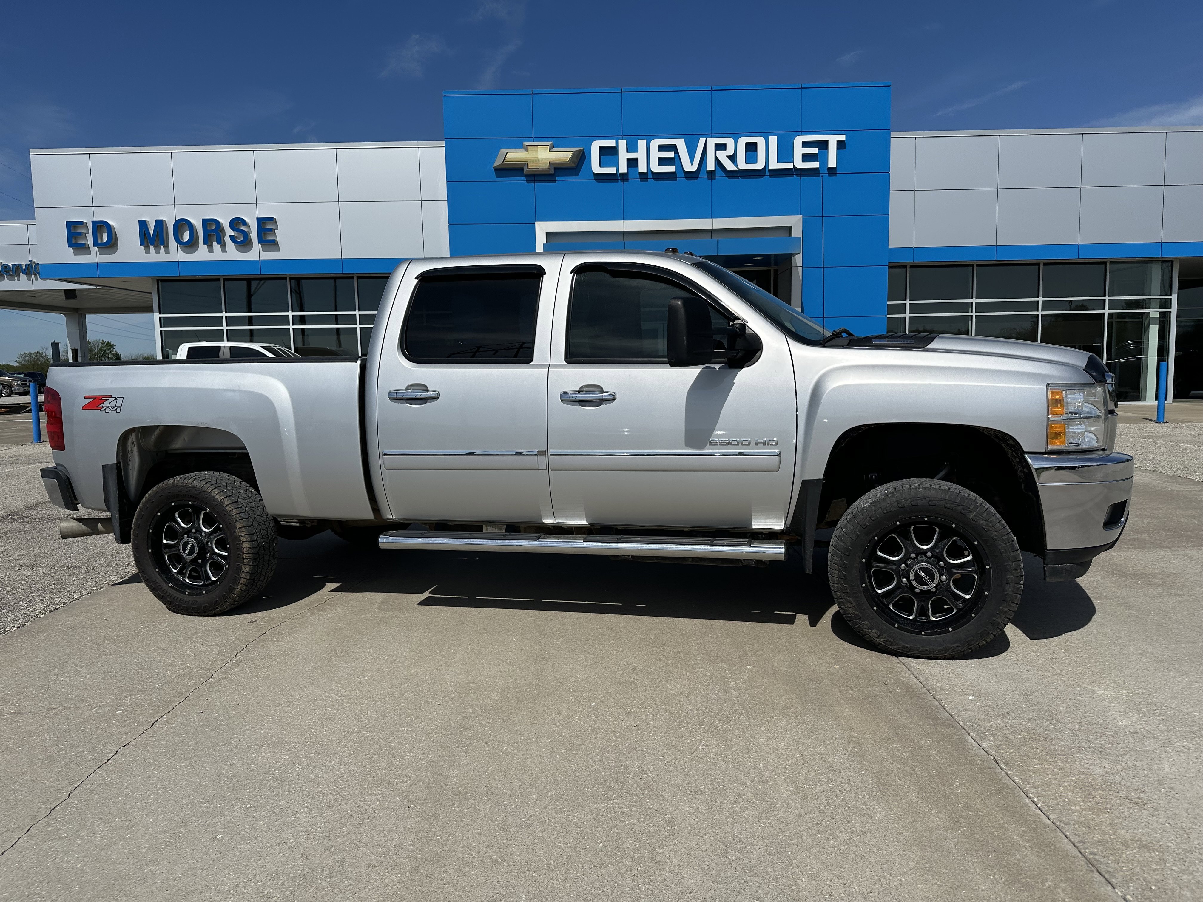 Used 2014 Chevrolet Silverado 2500 LT w/ Custom Sport Truck Package AWD/4WD image 5