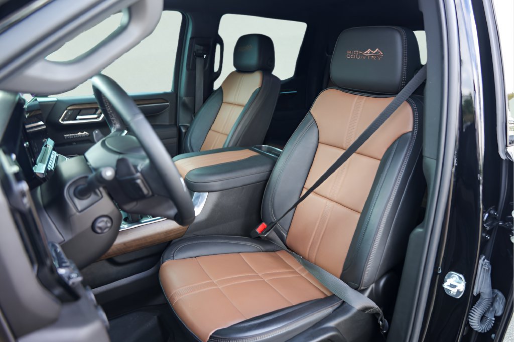 Certified 2025 Chevrolet Silverado 1500 High Country w/ High Country Premium Package AWD/4WD image 9