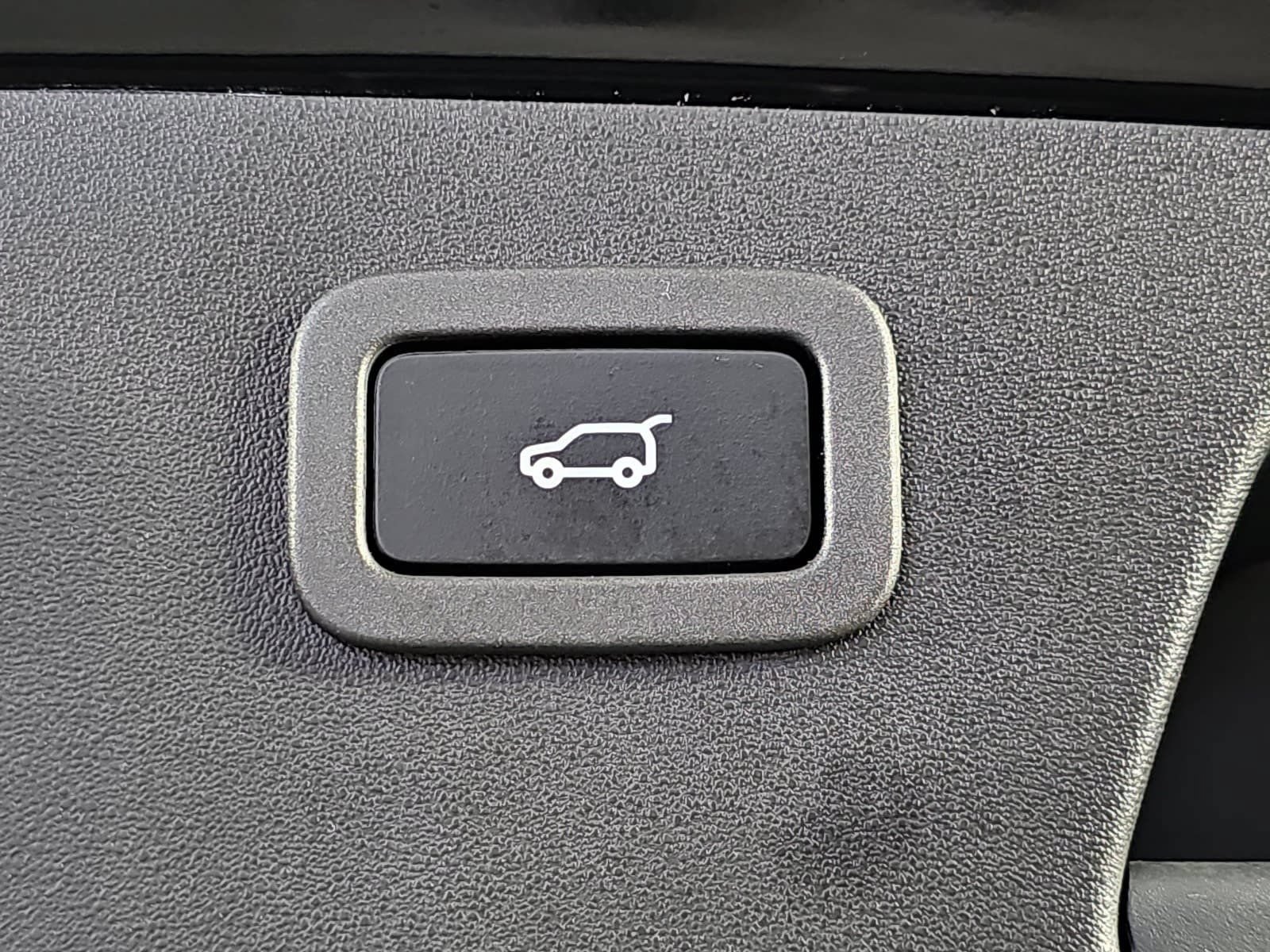 Used 2018 Jaguar E-PACE S AWD/4WD image 13
