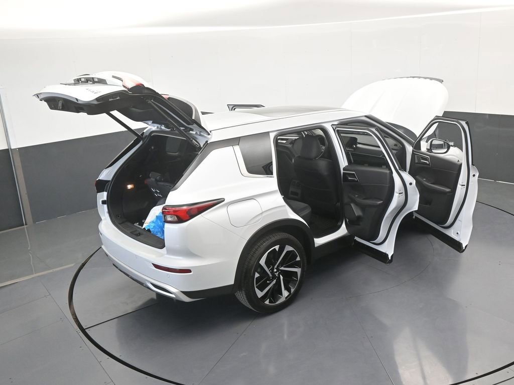 New 2025 Mitsubishi Outlander SE image 68
