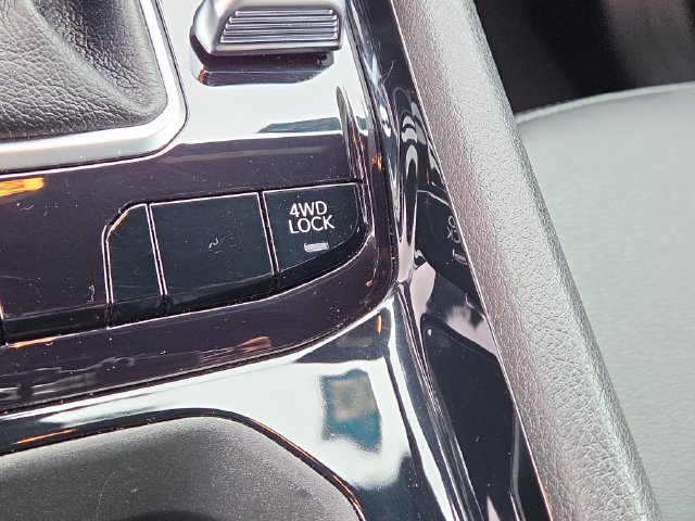 Used 2025 Jeep Compass Limited AWD/4WD image 16