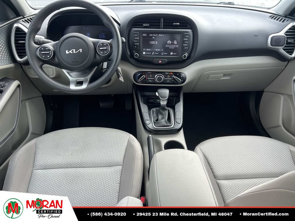 Used 2025 Kia Soul LX w/ LX Technology Package FWD image 13