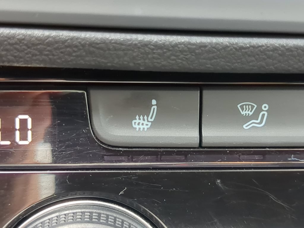 Used 2024 Volkswagen Jetta SE w/ Panoramic Sunroof Package FWD image 25