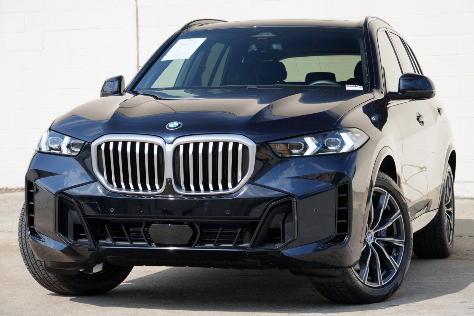 Used 2024 BMW X5 sDrive40i w/ M Sport Package RWD image 3