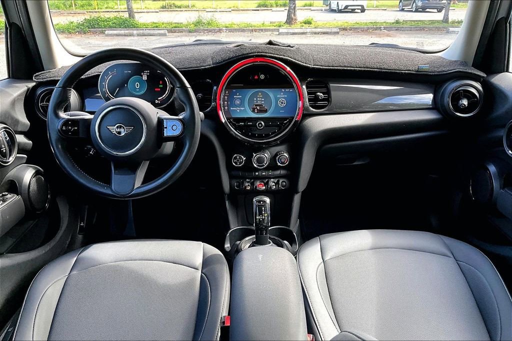 Used 2024 MINI Cooper 4-Door Hardtop image 15