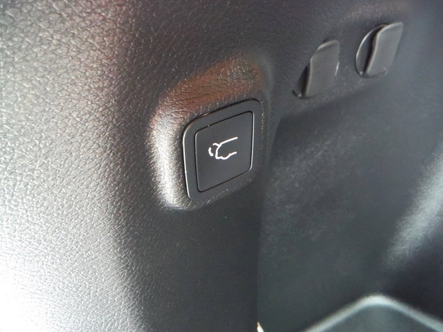Used 2022 Jeep Cherokee Trailhawk w/ Comfort/Convenience Group AWD/4WD image 46