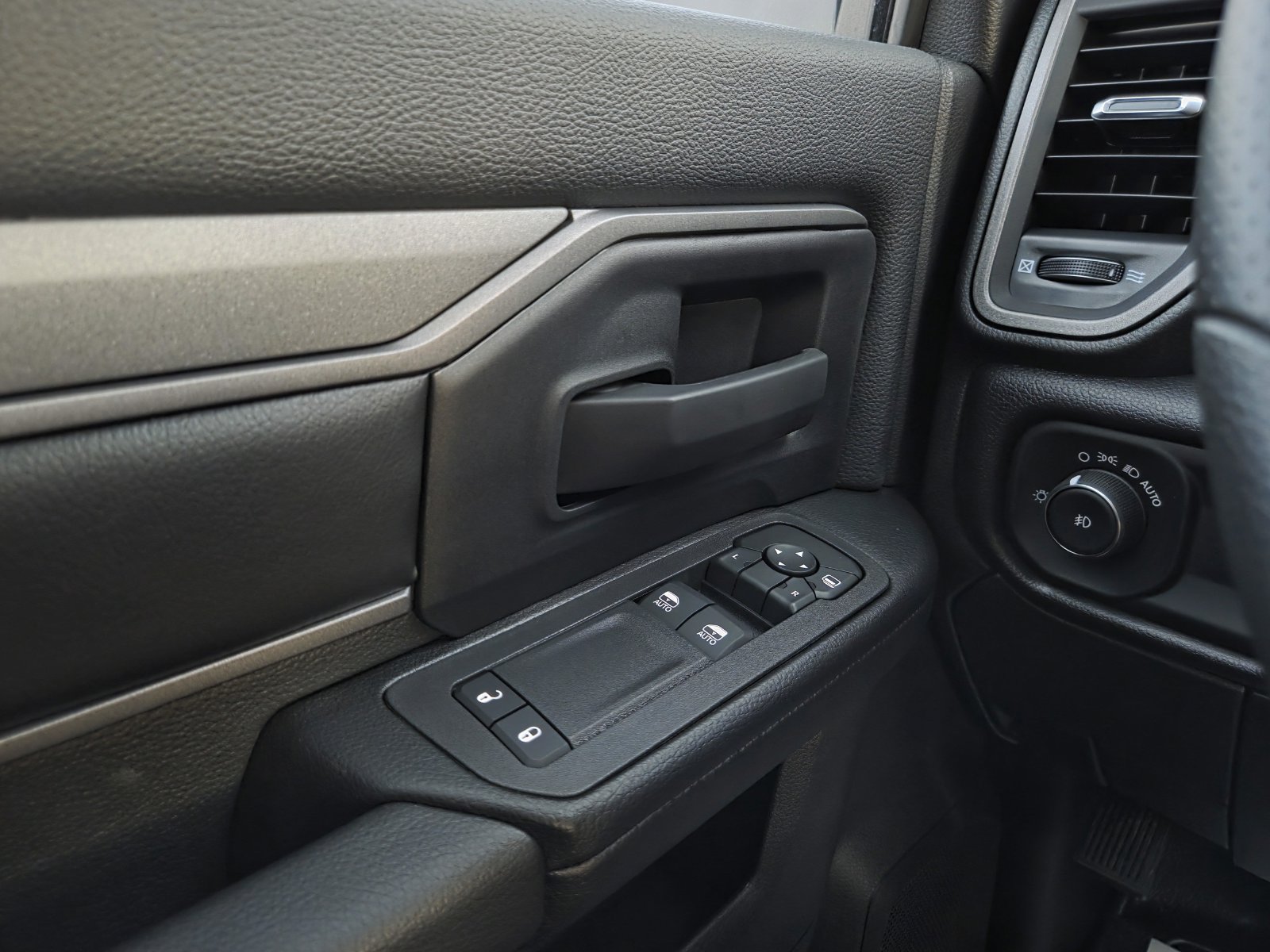 New 2026 RAM 3500 Tradesman w/ Chrome Appearance Group A AWD/4WD image 31