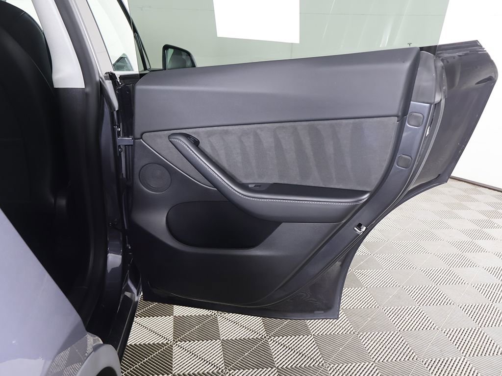 Used 2021 Tesla Model Y Long Range image 28