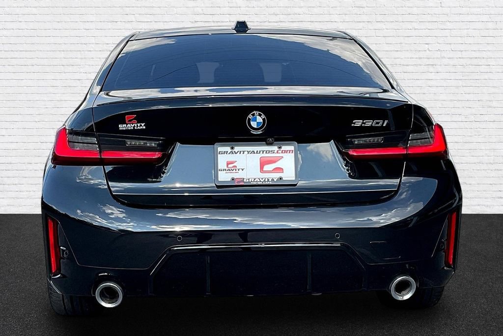 Used 2023 BMW 330i Sedan w/ M Sport Package RWD image 5