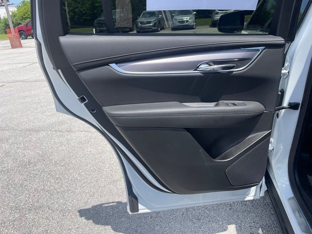 Certified 2025 Cadillac XT6 Luxury FWD image 16