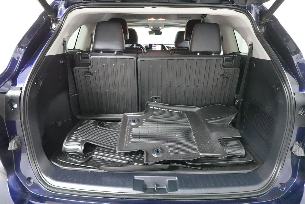 Used 2020 Toyota Highlander XLE AWD/4WD image 28