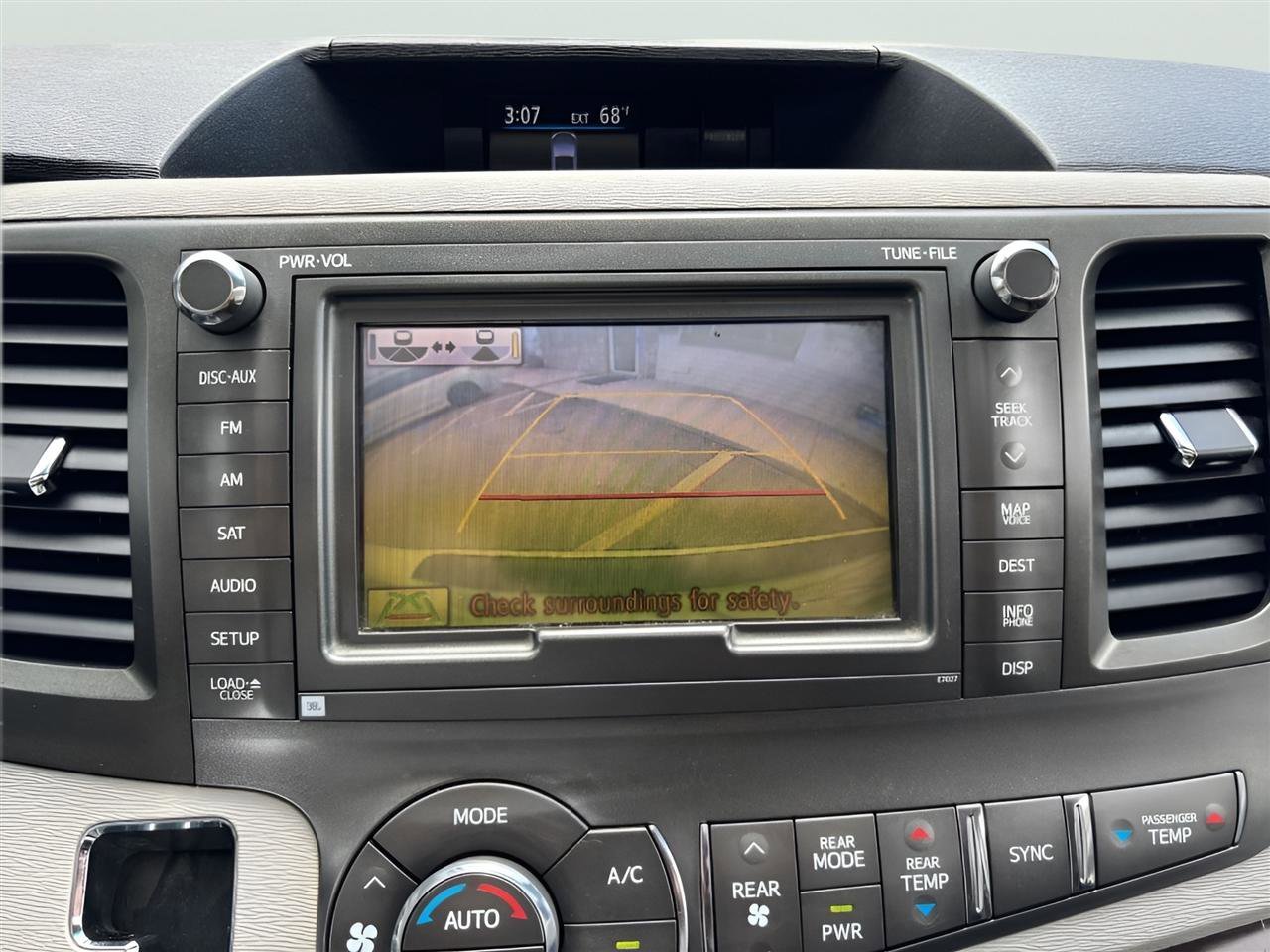 Used 2011 Toyota Sienna XLE w/ Premium Pkg FWD image 22