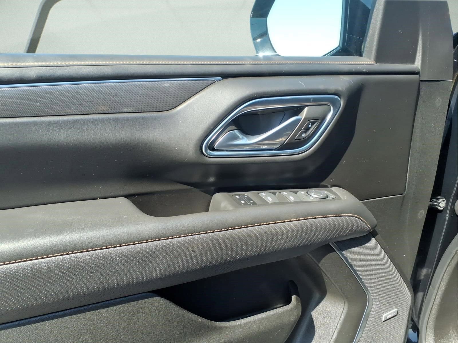 Used 2023 GMC Yukon AT4 AWD/4WD image 9
