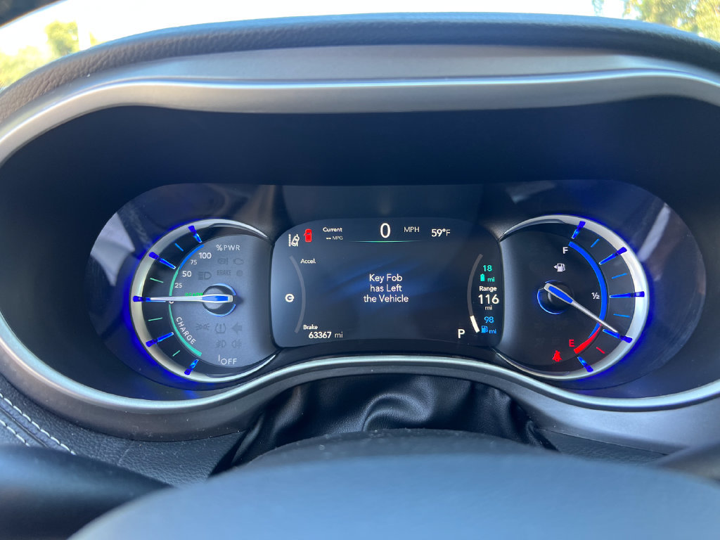 Used 2024 Chrysler Pacifica Limited FWD image 13