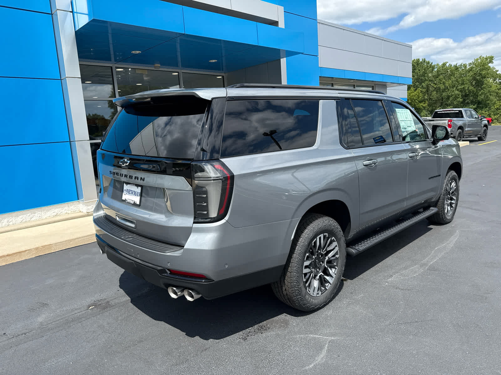 New 2026 Chevrolet Suburban Z71 w/ Comfort Package AWD/4WD image 13