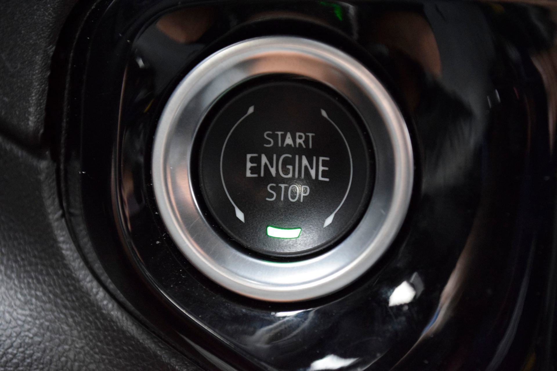 Used 2025 GMC Sierra 1500 SLT image 15