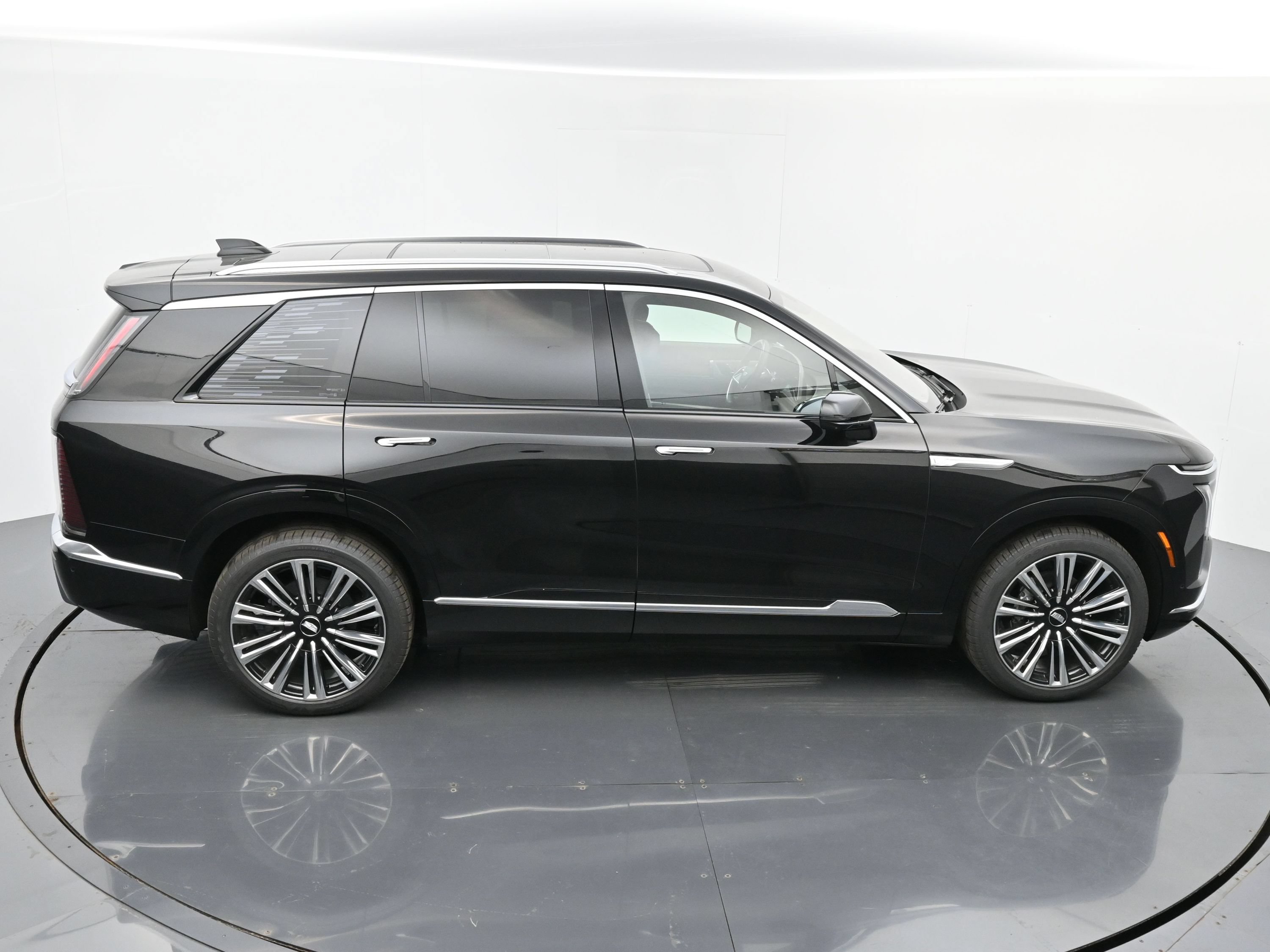 New 2026 Cadillac Vistiq Premium Luxury w/ LPO, Floor Liner Package AWD/4WD image 28