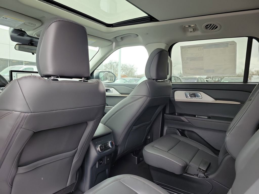 New 2025 Ford Explorer Active w/ Active Comfort Package image 15