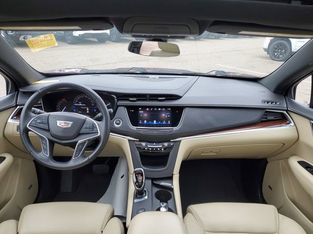 Used 2017 Cadillac XT5 Luxury w/ Driver Awareness Package AWD/4WD image 25